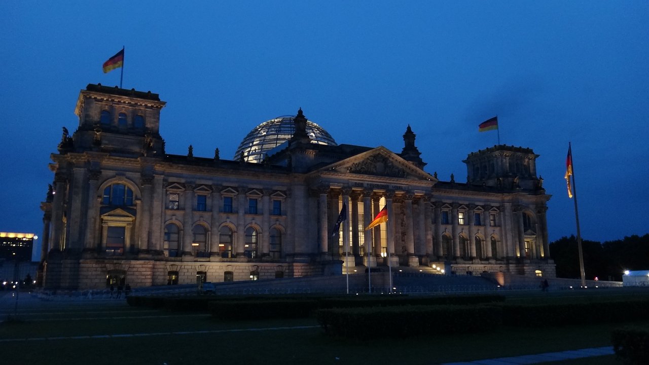 bundestag night.JPG